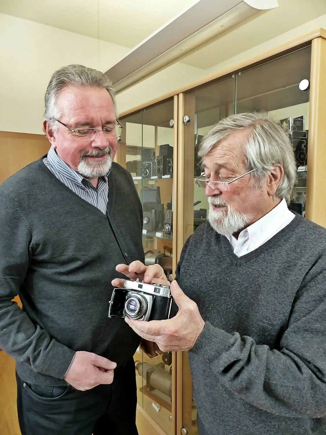 Neue Perspektiven für das Uhinger Fotomuseum: Leiter Otto Nicksch (links) mit dem wissenschaftlichen Berater Jost Simon. 