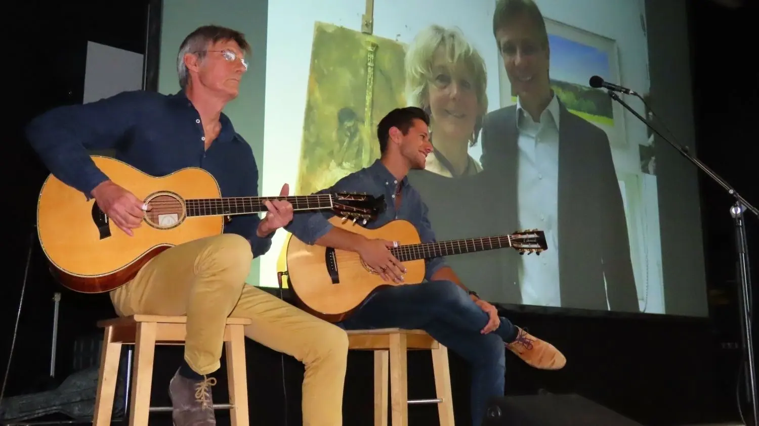 Allein das Duo Tirando, Wolfgang Gutscher und Michael Breitschopf,  machte die „Gemeinderatssitzung“ in Langenburg zum Festakt. Großartiges Gitarrenspiel!