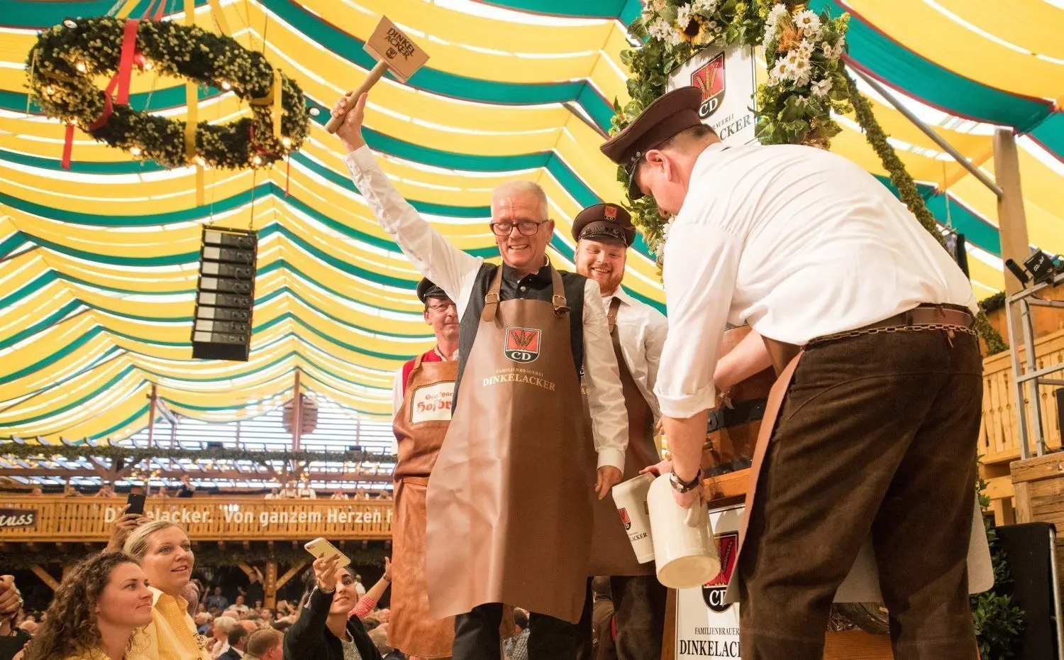 Fassanstich vollbracht: Fritz Kuhn 2017 bei der Eröffnung des 172. Cannstatter Volksfests