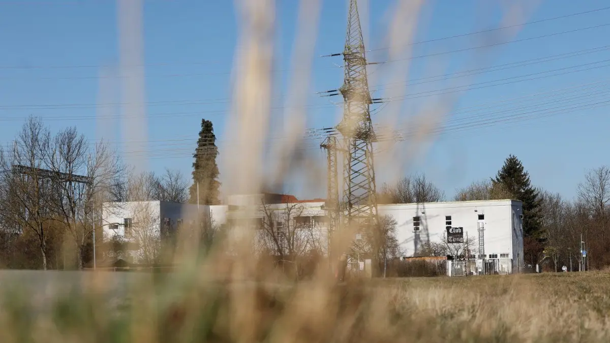 Als potenzieller Standort für eine regionale Schlachtstätte wird immer wieder das geplante Gewerbegebiet „Im Wasser“ ins Spiel gebracht.
Gebiet Im Wasser Gewerbegebiet Umspannwerk Club Thing