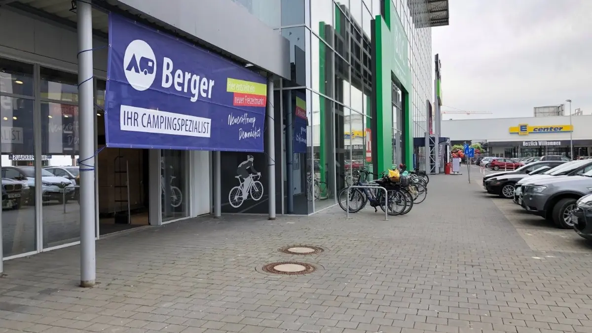 Fritz Berger kündigt sich an. Noch ist das Ladengeschäft aber nicht fertig.
