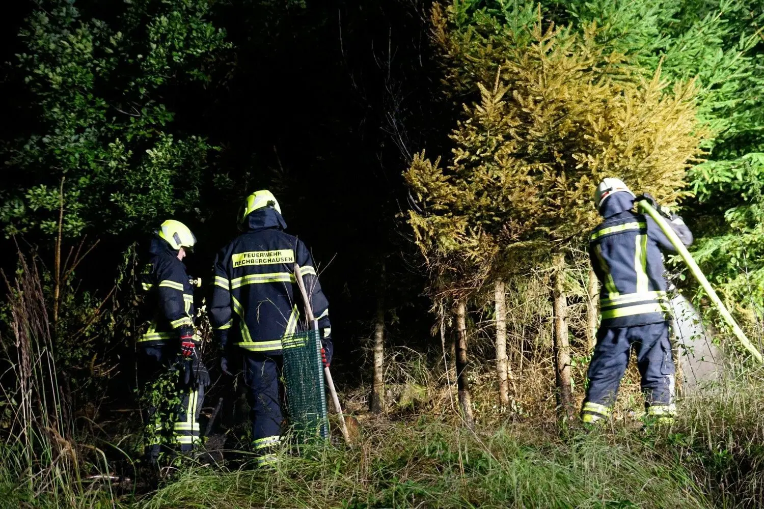 Großeinsatz der Feuerwehr bei einem Waldbrand bei Rechberghausen.