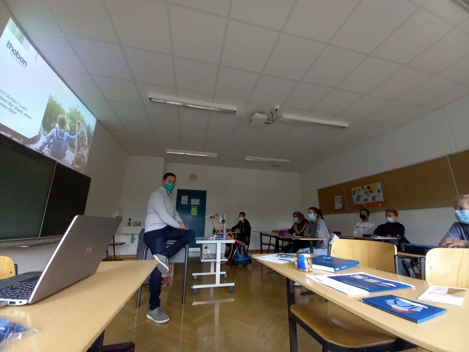 Die Berufsbilder bei der Theben AG, Haigerlochs größtem Arbeitgeber, stellte Marketingmitarbeiter Hans Bäurle vor.