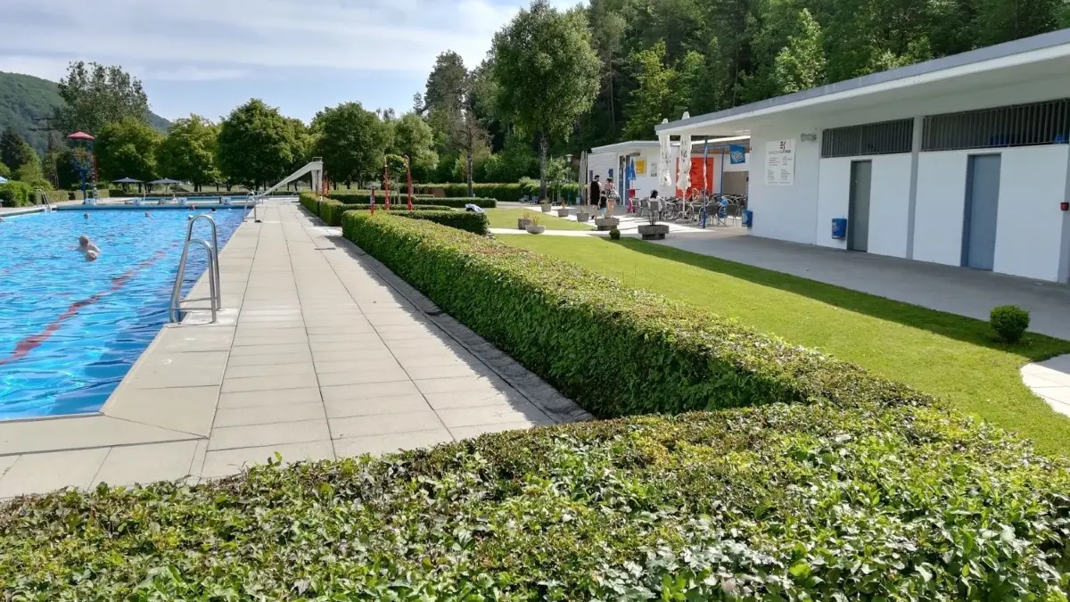 Um das Schelklinger Freibad für den Badebetrieb fit zu machen, ist viel Arbeit auch des Fördervereins notwendig. Dieser wird momentan jedoch von Corona daran gehindert. ⇥