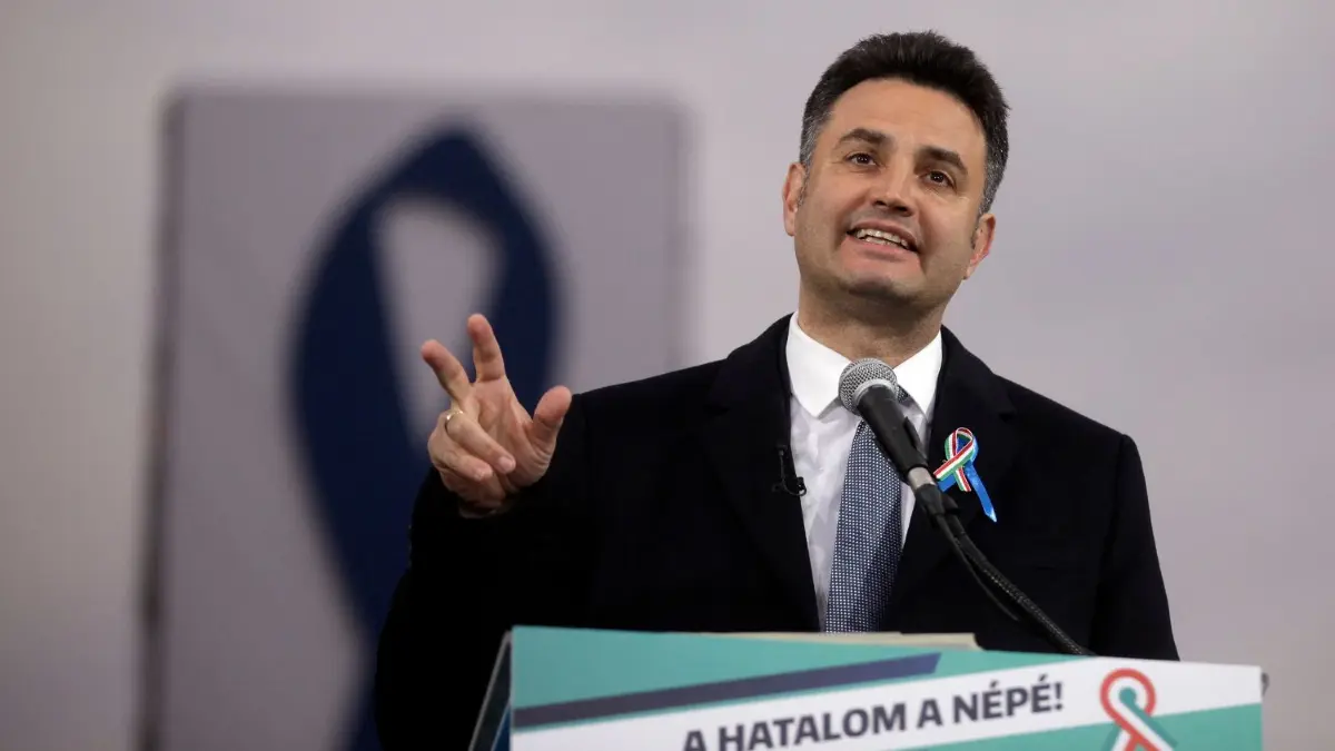 Péter Márki-Zay tritt gegen Viktor Orbán bei den Wahlen 2022 an. Wer ist der Mann?
Hungarian prime minister candidate of the Everybody's Hungary Movement, Peter Marki-Zay speaks at an event in Budapest on March 15, to commemorate Hungary's Revolution and Independence Day. (Photo by Peter Kohalmi / AFP)