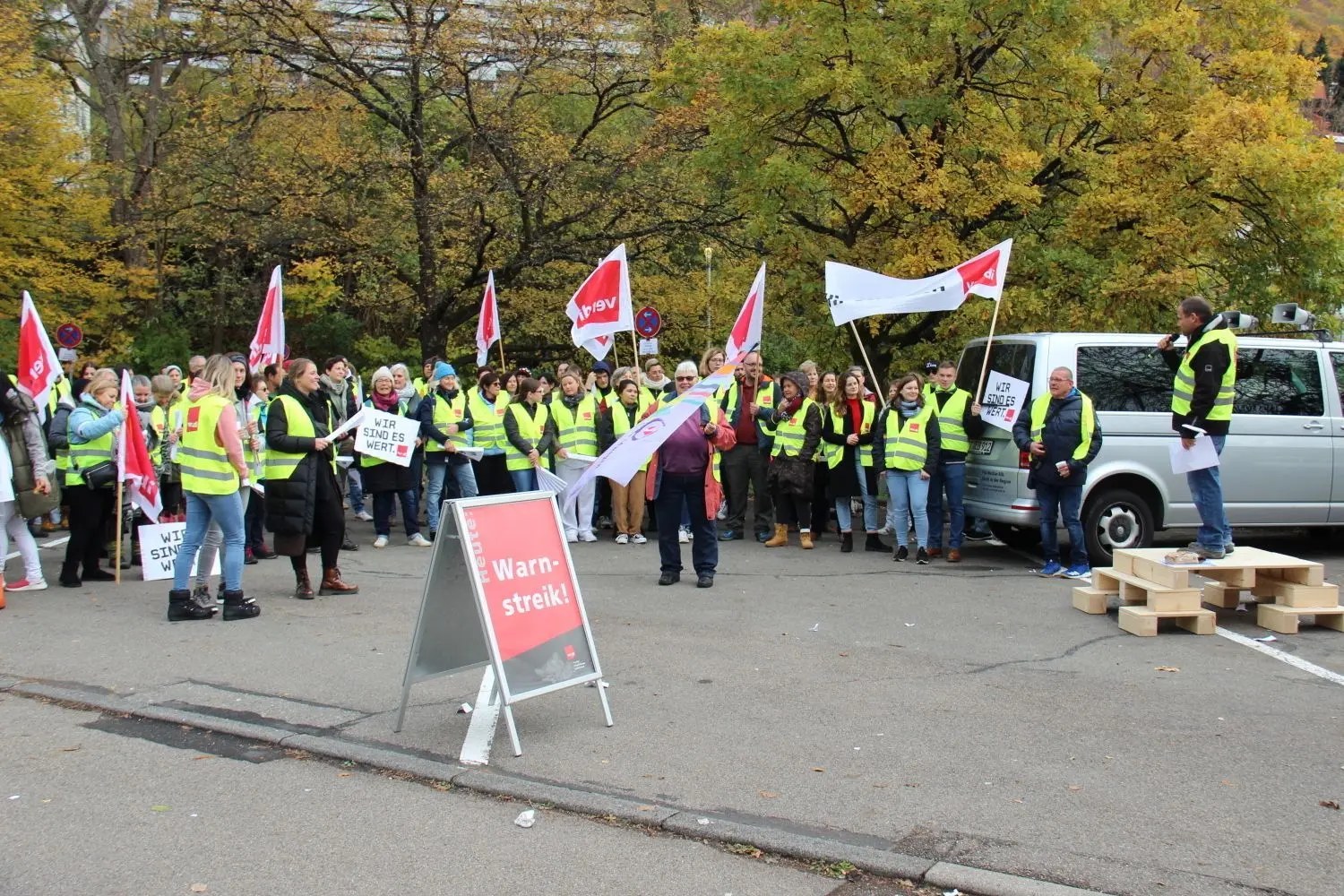 Aufgrund stockender Verhandlungen rief Verdi zum Warnstreik auf. Am Mittwoch geht’s auch in Balingen und Albstadt auf die Straße. ⇥