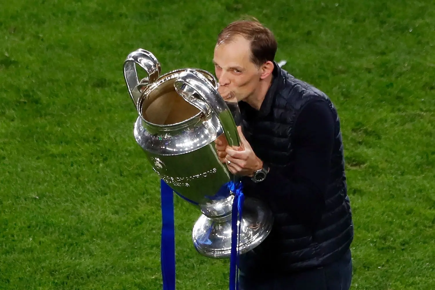 Küsst den Henkelpott: Chelsea-Coach Thomas Tuchel.
