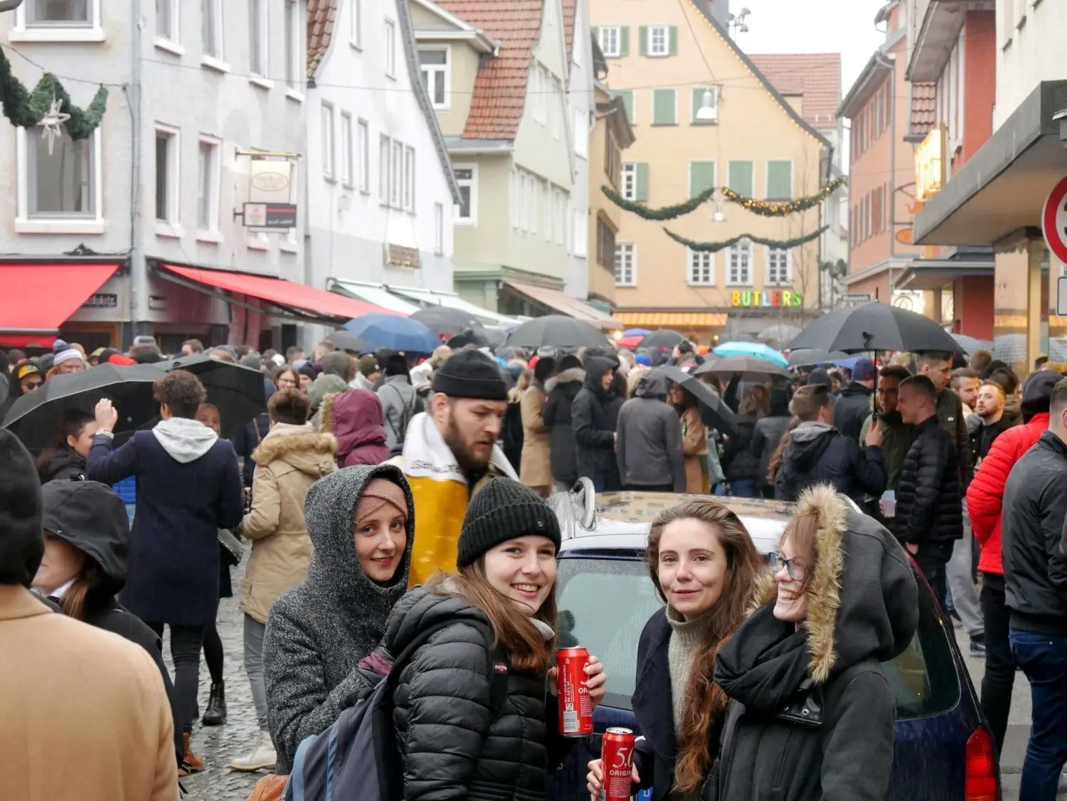 Trotz Regen kamen im vergangenen Jahr Tausende Reutlinger für den „Heiligen Morgen“ in die Innenstadt. ⇥Archivfoto: Leister