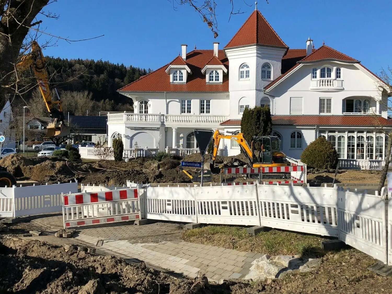 Bis zum April bleibt wohl Großbaustelle beim Rehapark in Unterbalzheim. Der Breitenbach wird ertüchtigt. ⇥Foto: