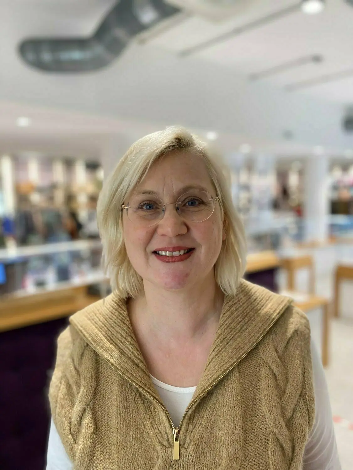Claudia Seeger ist zuständig für den Einkauf Fashion und zusammen mit ihrer Mutter und Schwester die Leiterin der Woha-Kaufhäuser in Schwäbisch Hall und Crailsheim.⇥