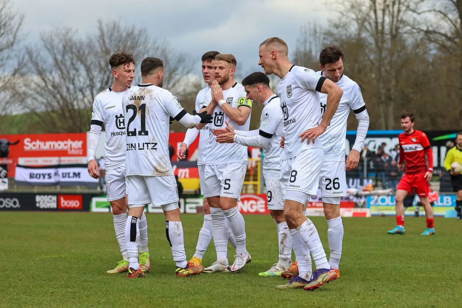 Durch einen Blitzstart hat sich Tabellenführer SSV Ulm 1846 Fußball bei der TSG Balingen die nächsten wichtigen Punkte im Aufstiegskampf der Regionalliga Südwest gesichert.
