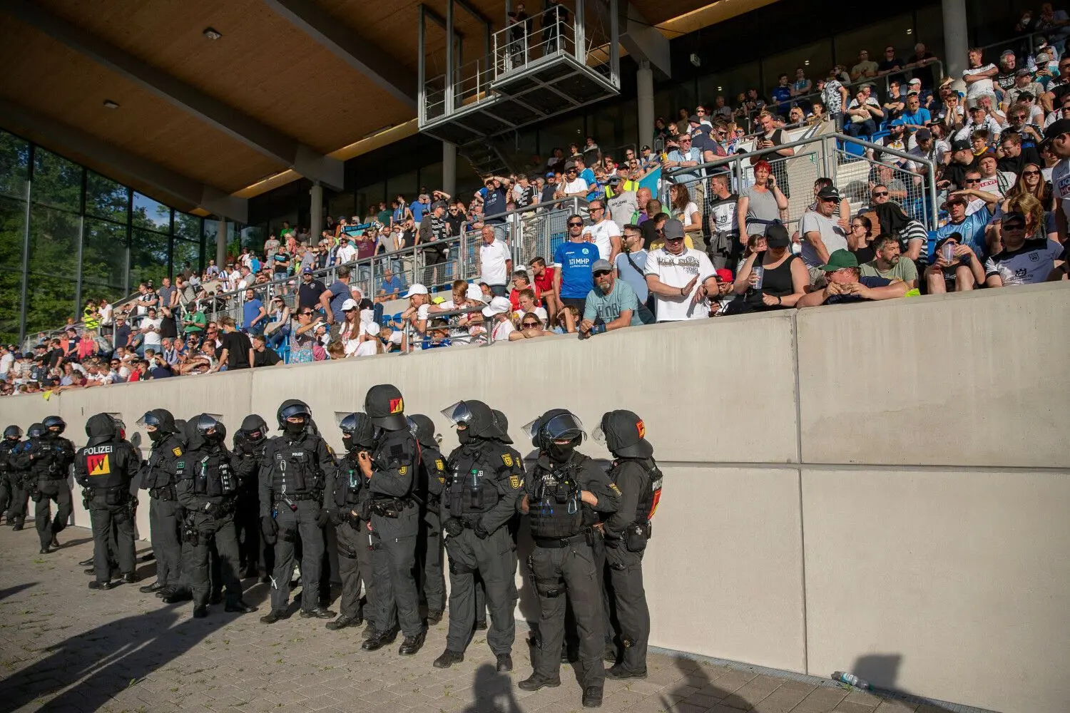 Pyrotechnik, Pfefferspray, massive Kontrollen: Mit zahlreichen Einsatzkräften war die Polizei beim WFV-Pokalfinale zwischen den Stuttgarter Kickers und dem SSV Ulm 1846 Fußball vor Ort.