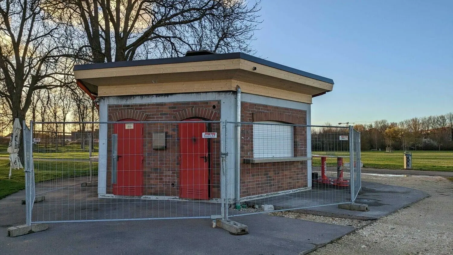 Der Brand ist ihm nicht mehr anzusehen: Der Kiosk im Neu-Ulmer Wiley wurde renoviert und soll wiederöffnet werden.