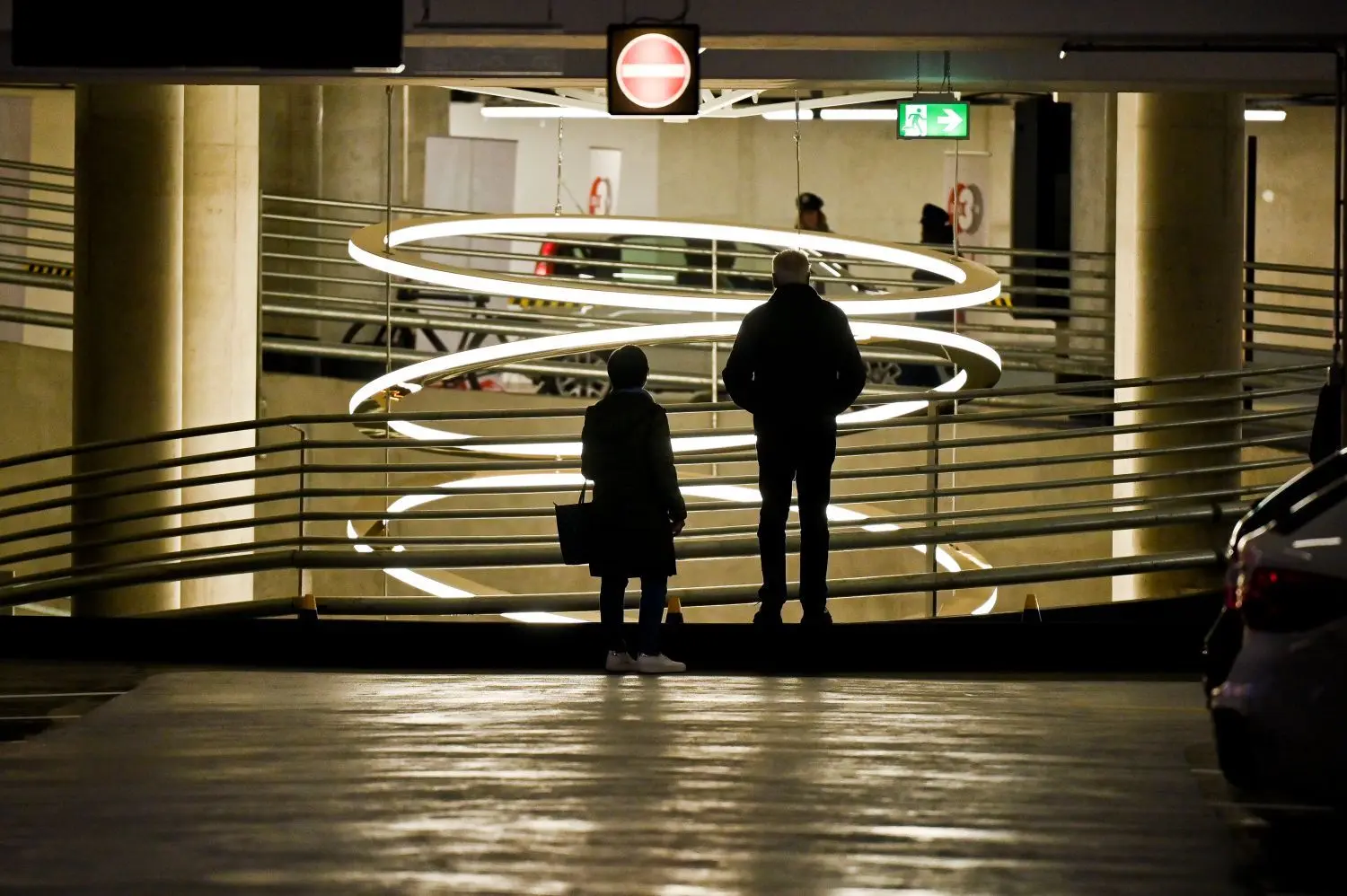 Das neue Parkhaus wird kunstvoll erleuchtet.