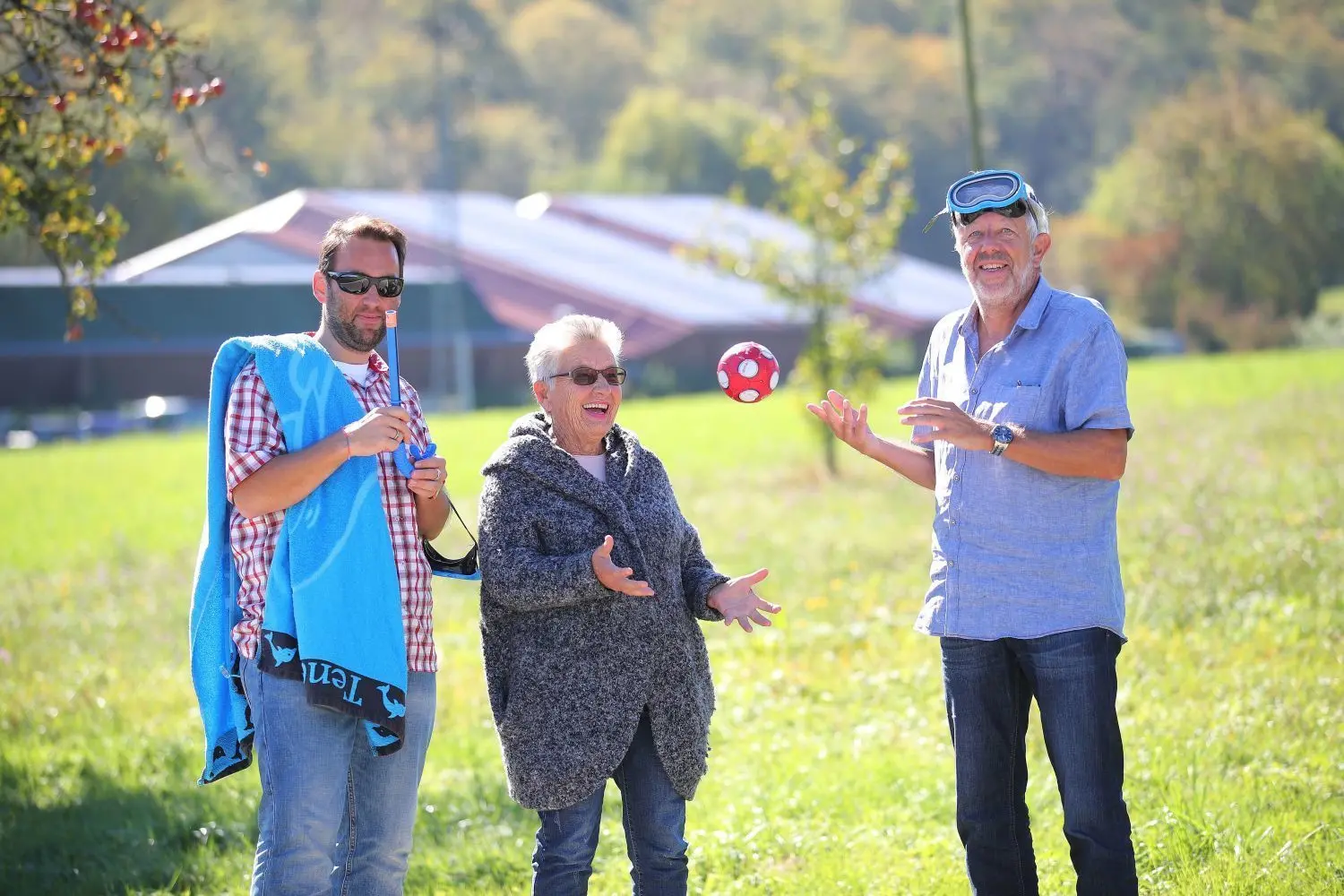 Peter Flämig, Sigrid Herb und Hans-Joachim Polte (v.l.) wünschen sich ein Kombibad auf dem Bongertwasen. Die passende Ausrüstung haben sie schon einmal mitgebracht.