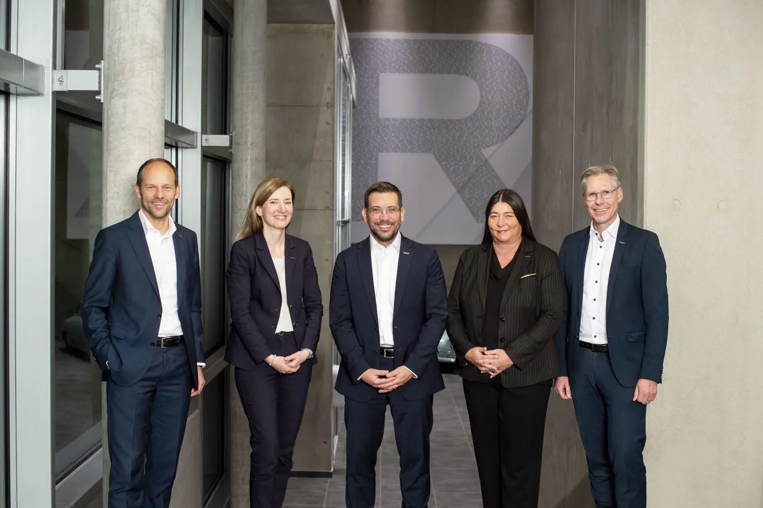 Mark Hiller, Laura Karbach, Dennis Altmann, Mirjam Bruhns und Peter Müller (von links) leiten die Geschäfte der Recaro Aircraft Seating GmbH und Co.KG.