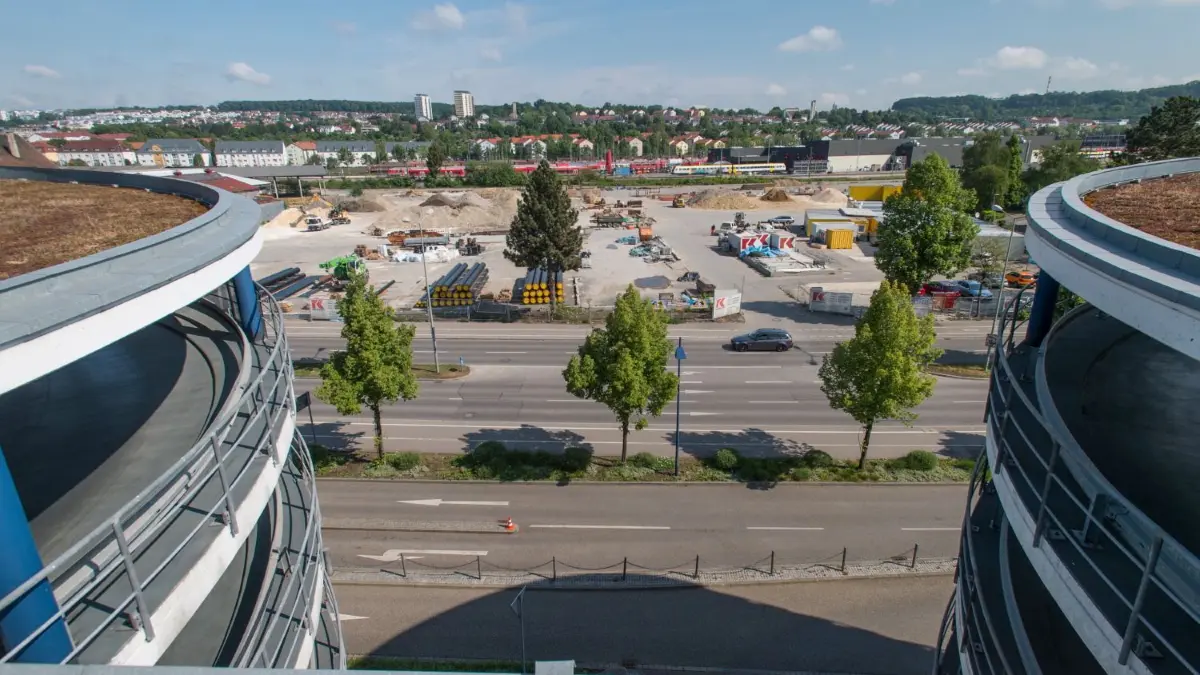 Auf dem Moco-Areal gegenüber vom Blautalcenter entsteht in zwei Jahren ein Gewerbegebiet.
Baugrundstück neben dem Blautalcenter