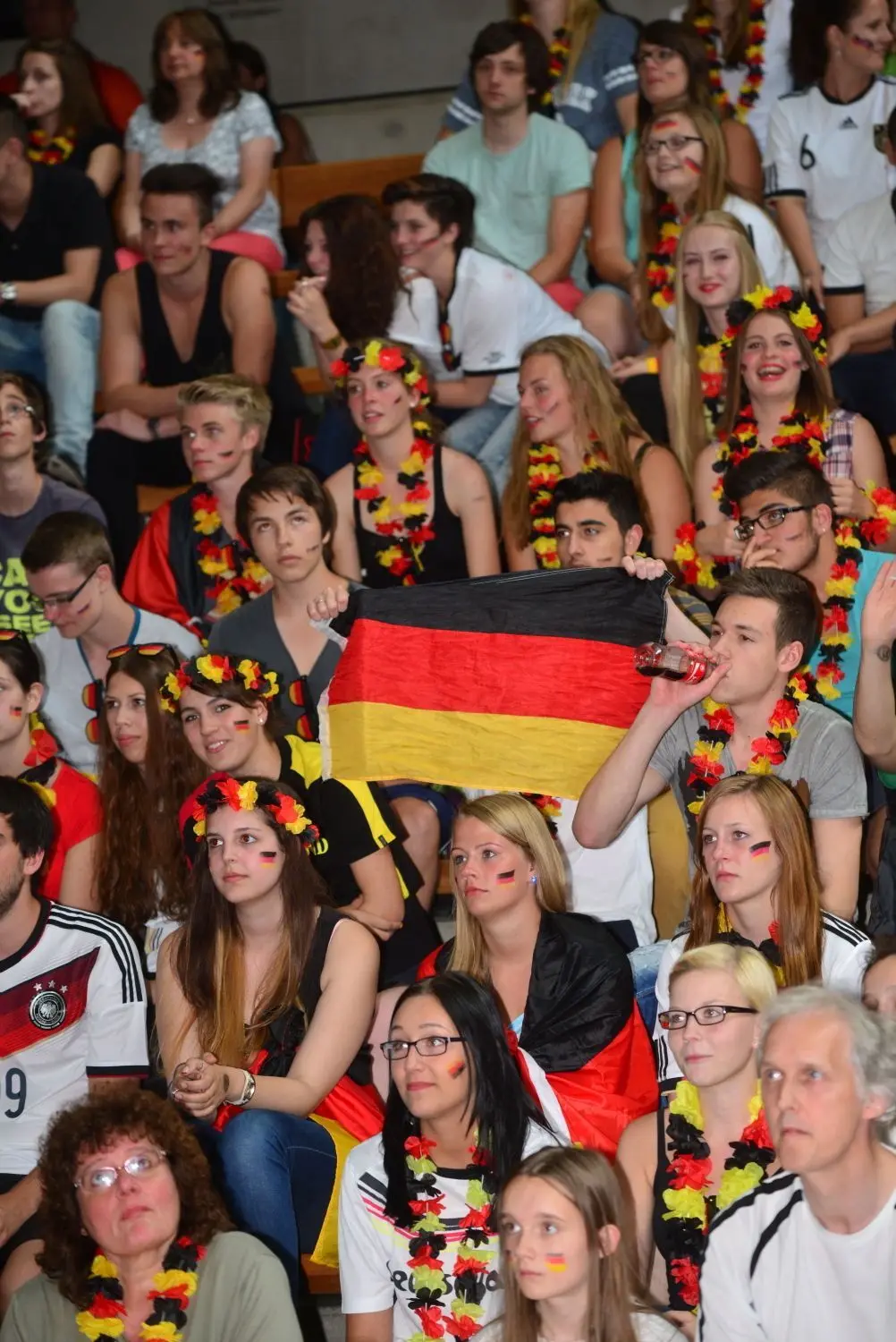 Bei deutschen WM-Spielen war die Region bislang im Fußballfieber. Heute greift die DFB-Elf ins Turnier ein, doch kaum vorstellbar, dass es bei dieser WM zu solchen Bildern kommt. Oder doch? ⇥