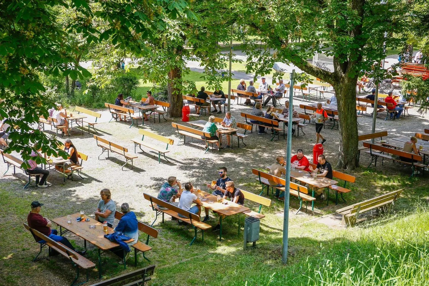 Biergarten im Geislinger Stadtpark am Vatertag 2020.