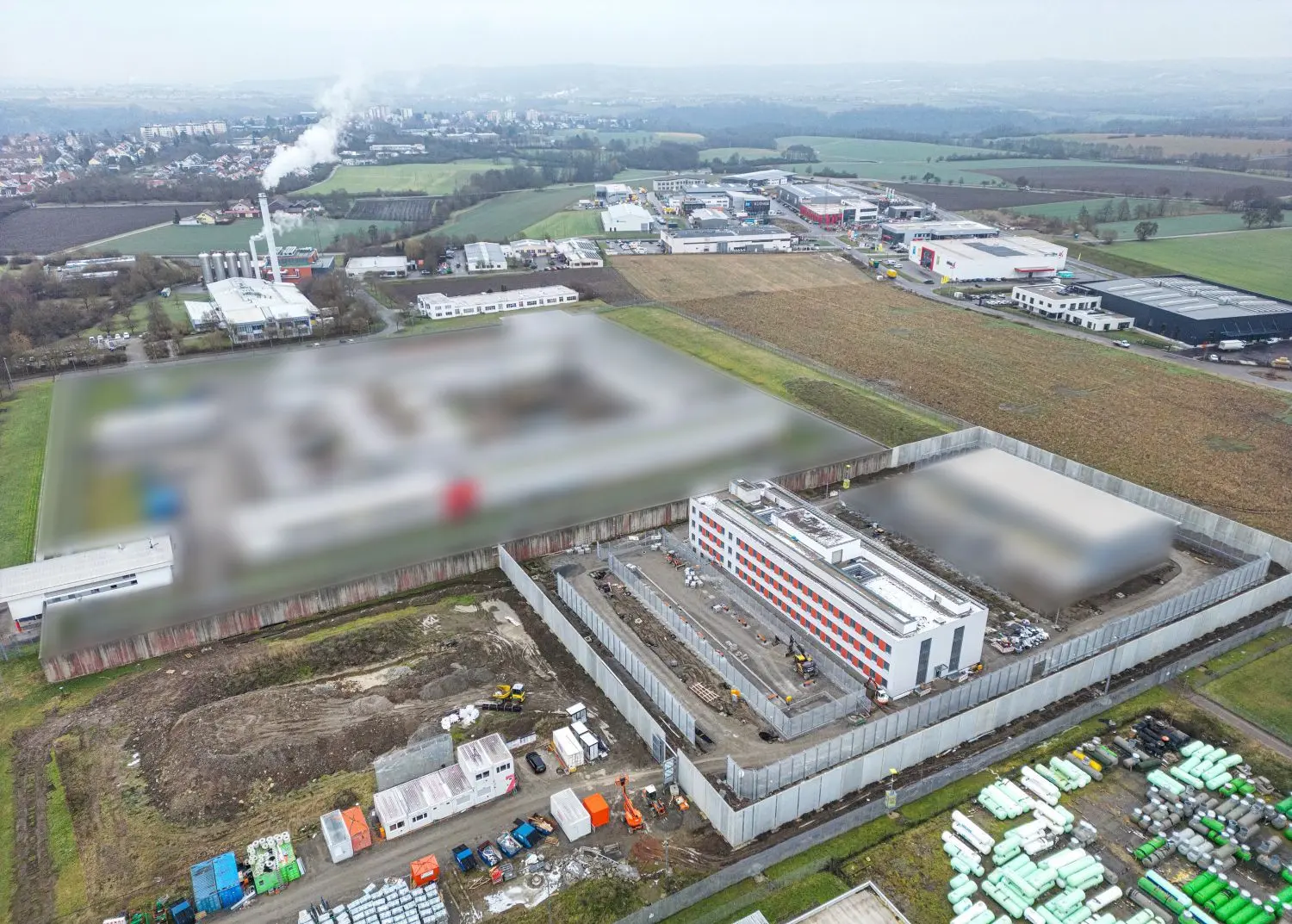 Luftaufnahme des neu gebauten Bereichs bei der Justizvollzugsanstalt Schwäbisch Hall.⇥
