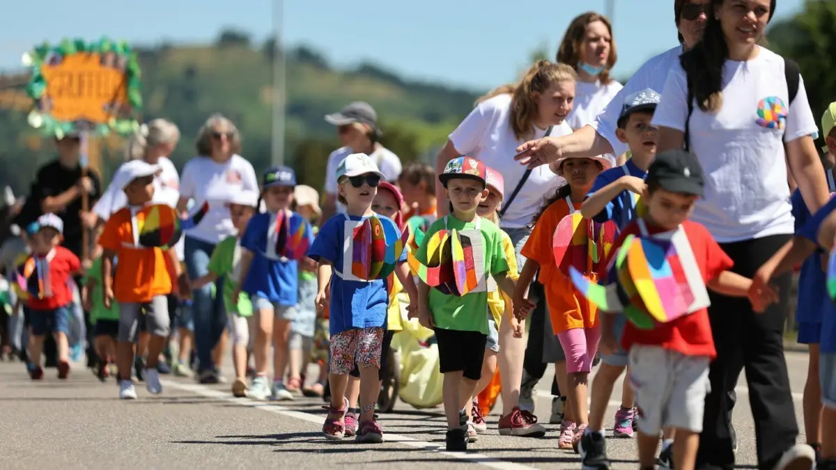 Die Kinder boten ein buntes, fröhliches Bild.
Stadt- und Heimatfest Festzug Festplatz Festzelt