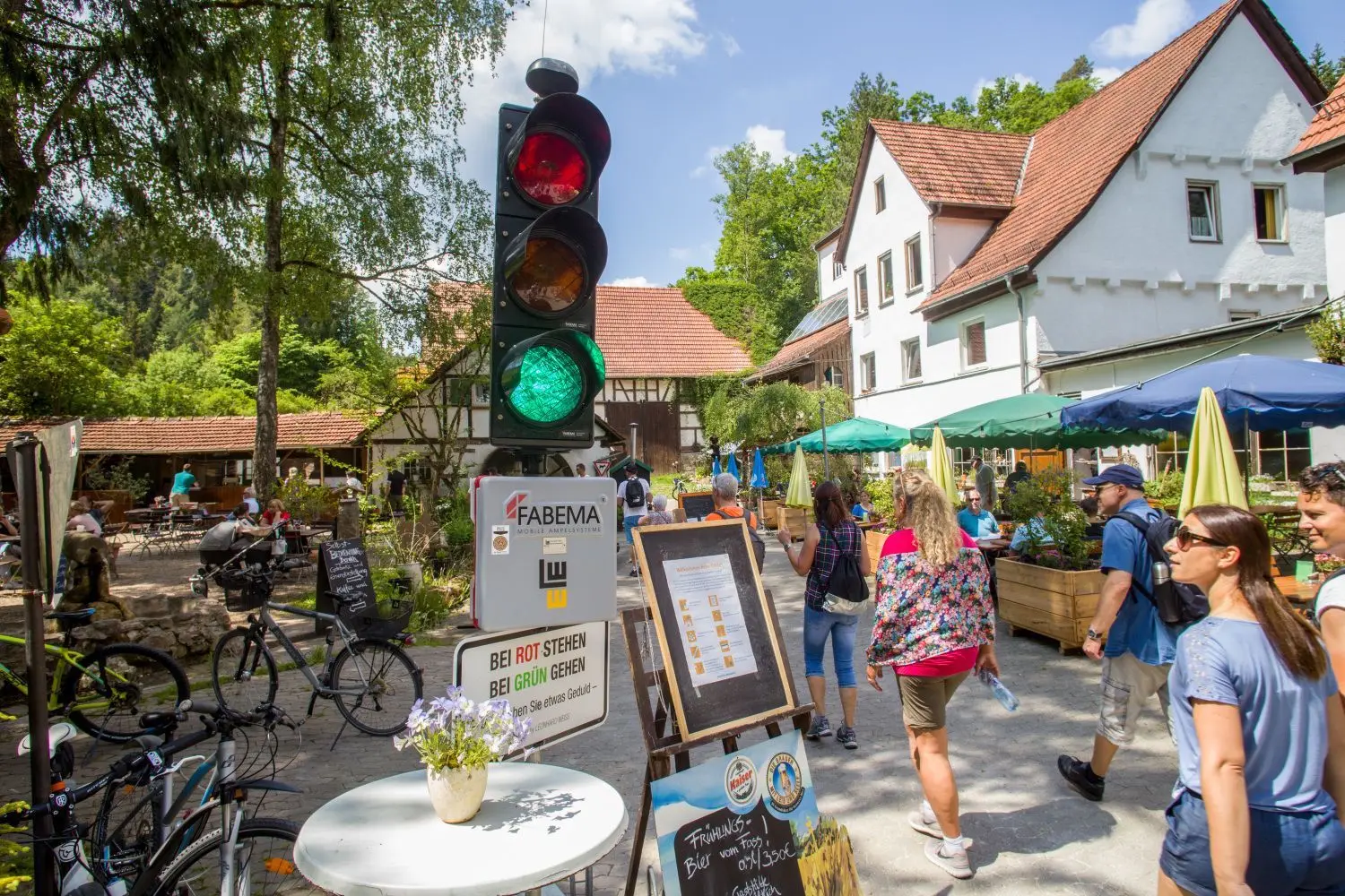 An der Zachersmühle regelt eine echte Ampel den Zutritt.