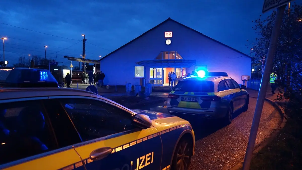 Massenschlägerei Crailsheim Bahnhof, Hooligans VfB Stuttgart und Hallescher FC