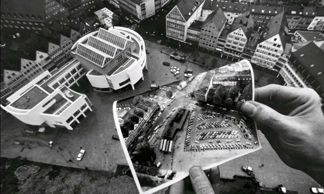 Der Blick vom Münster im November 1993 – das Foto im Foto ist zehn Jahre älter.