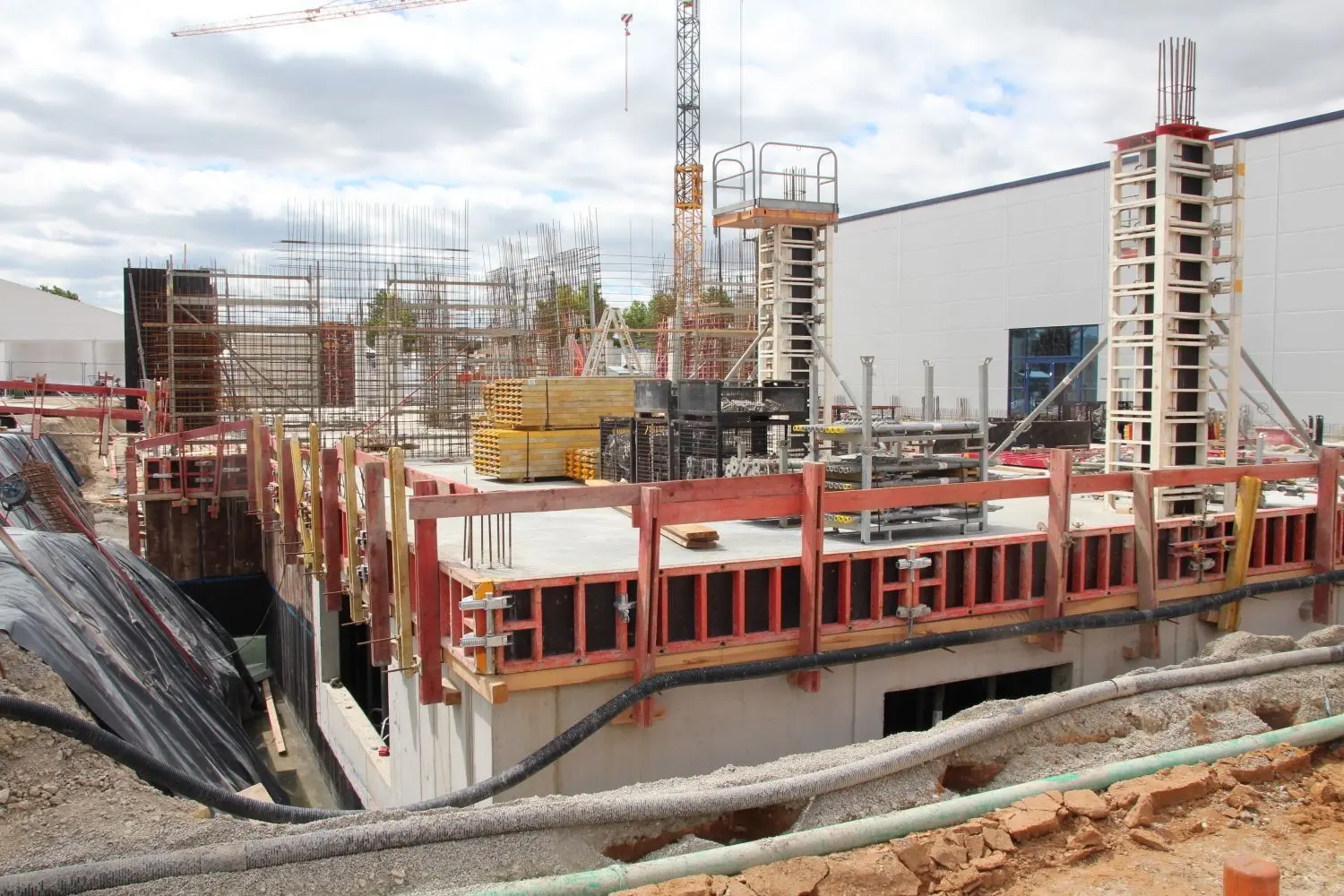 Am Standort in der Emil-Rathenau-Straße wird eine neue Halle für die Produktion gebaut.