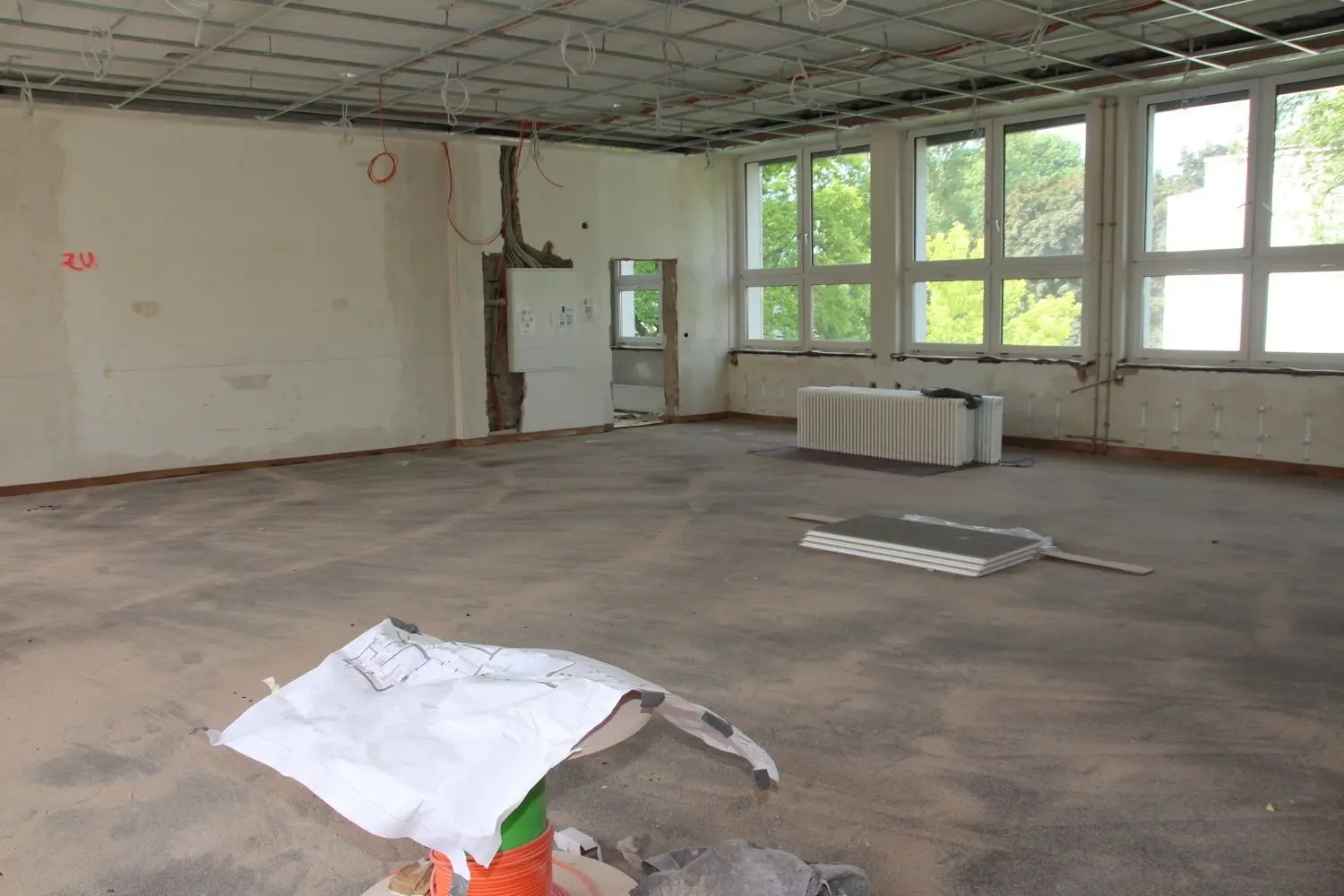 Aus dem ehemaligen Hexenbuckelbau wird ein Schülerzentrum mit Aufenthalts- und Computerräumen, einer Bibliothek sowie einem großen Plenarsaal (Foto).⇥