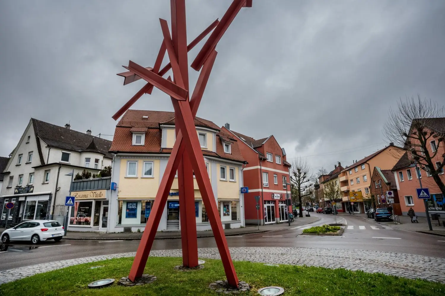 Drei Kreisverkehre, hier der Freimann-Kreisel, im Eislinger Zentrum bilden die Eckpunkte des Kreisellaufs beim Stadtfest. Es werden Viererteams antreten. ⇥