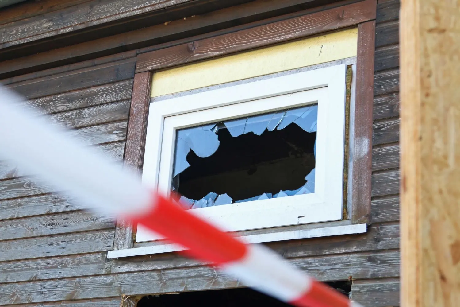 Ein Brand hat auf einem landwirtschaftlichen Anwesen im Nerenstetter Ortsteil Wettingen großen Schaden angerichtet.