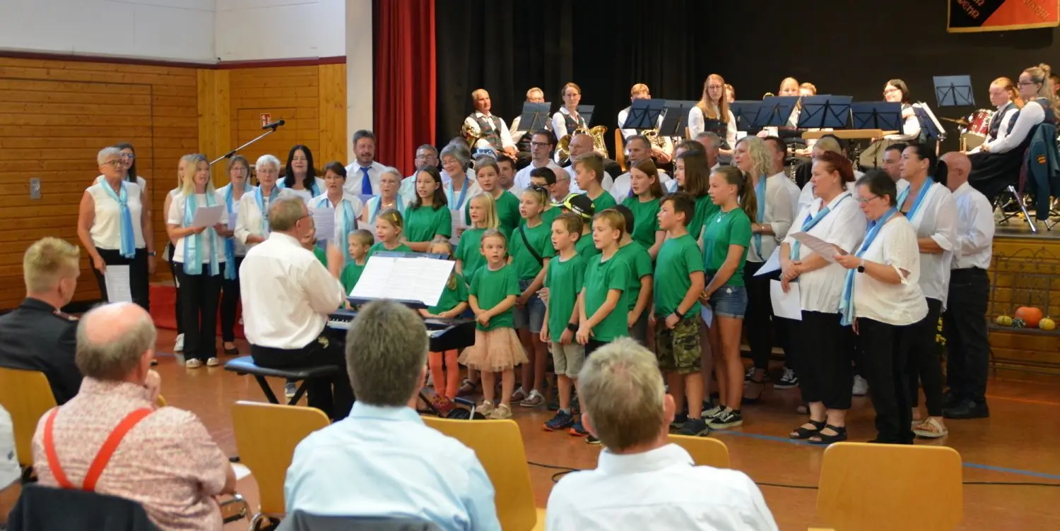 Ein musikalisches Rahmenprogramm war unter anderem durch den Gesangsverein Hartheim geboten.