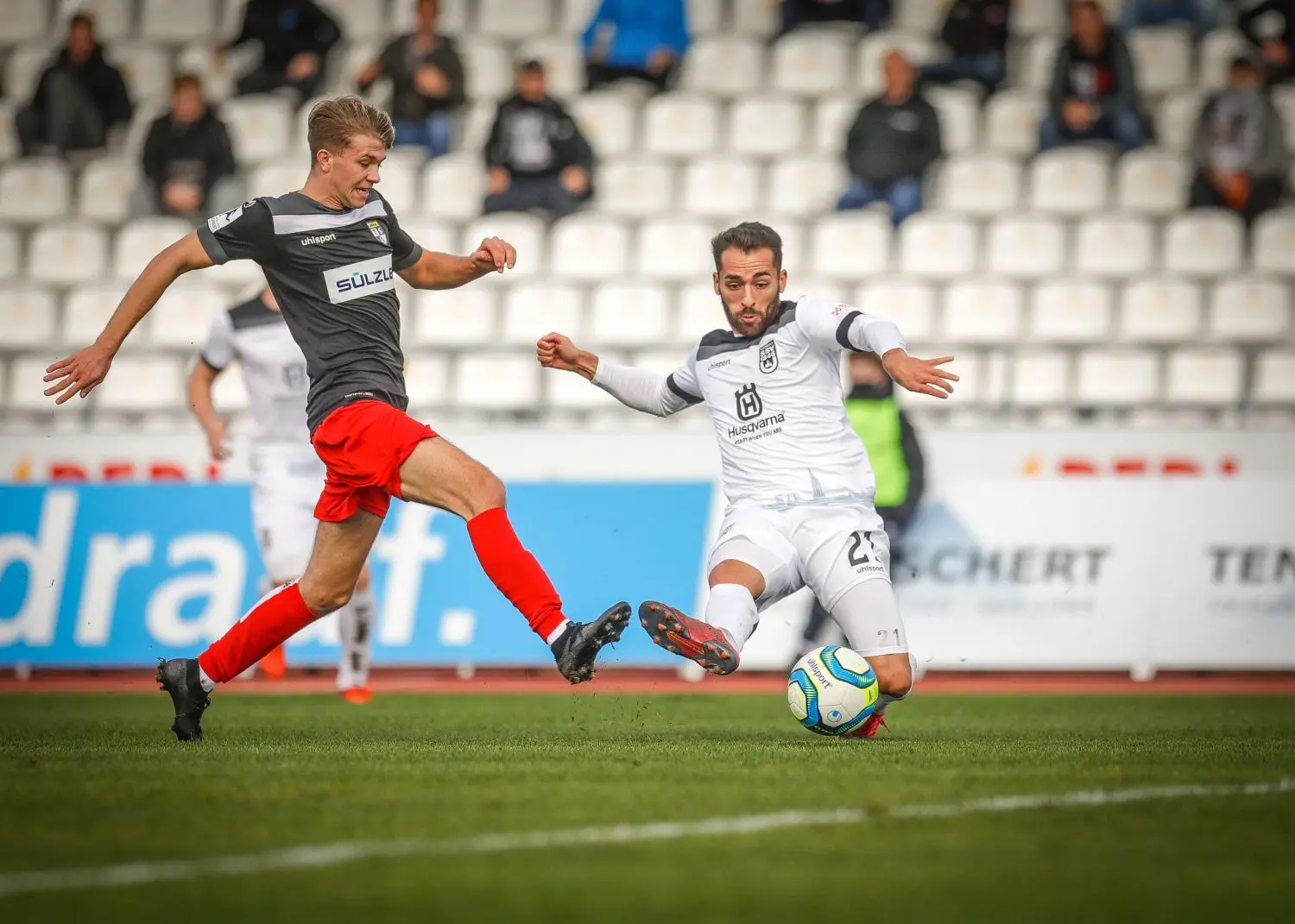 Nicolas Jann (rechts) trifft doppelt beim 3:0 gegen die TSG Balingen.