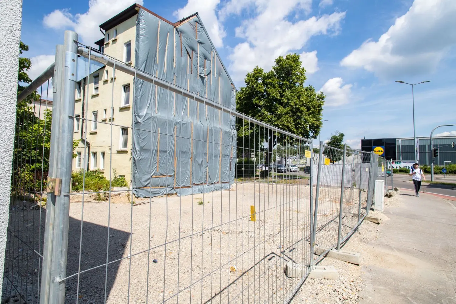 An der Stelle des alten „Haus Linde“, das früher ein Gasthof war, entsteht am Rand der Göppinger Innenstadt ein Neubau mit elf kleinen Wohnungen.