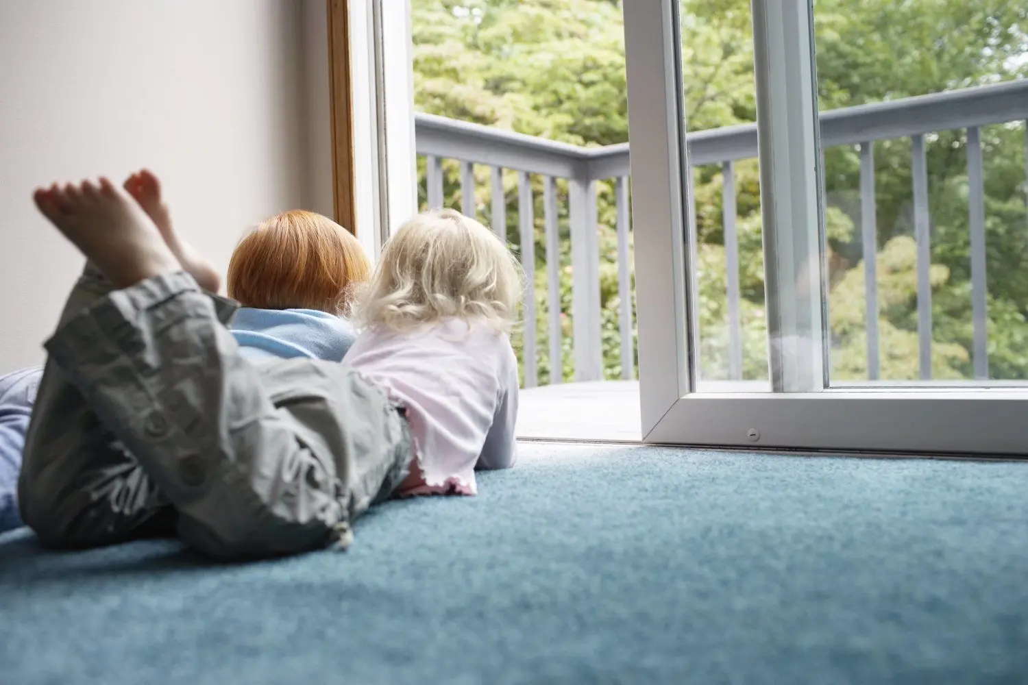 Die Beziehungen in Familien leiden in der Corona-Pandemie, und eine besondere Rolle spielen Kinder und Jugendliche, die sich vernachlässigt fühlen, sagt der Montessori-Pädagoge Ulrich Steenberg.⇥