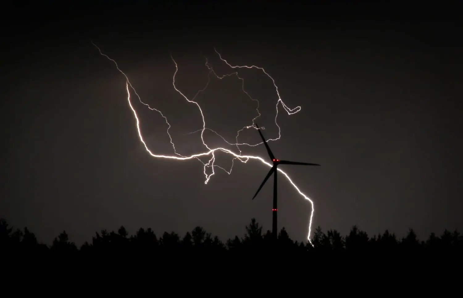 Gewitter in Bayern und Baden-Württemberg: Im Süden Deutschlands drohen heute Unwetter mit Starkregen und Hagel.