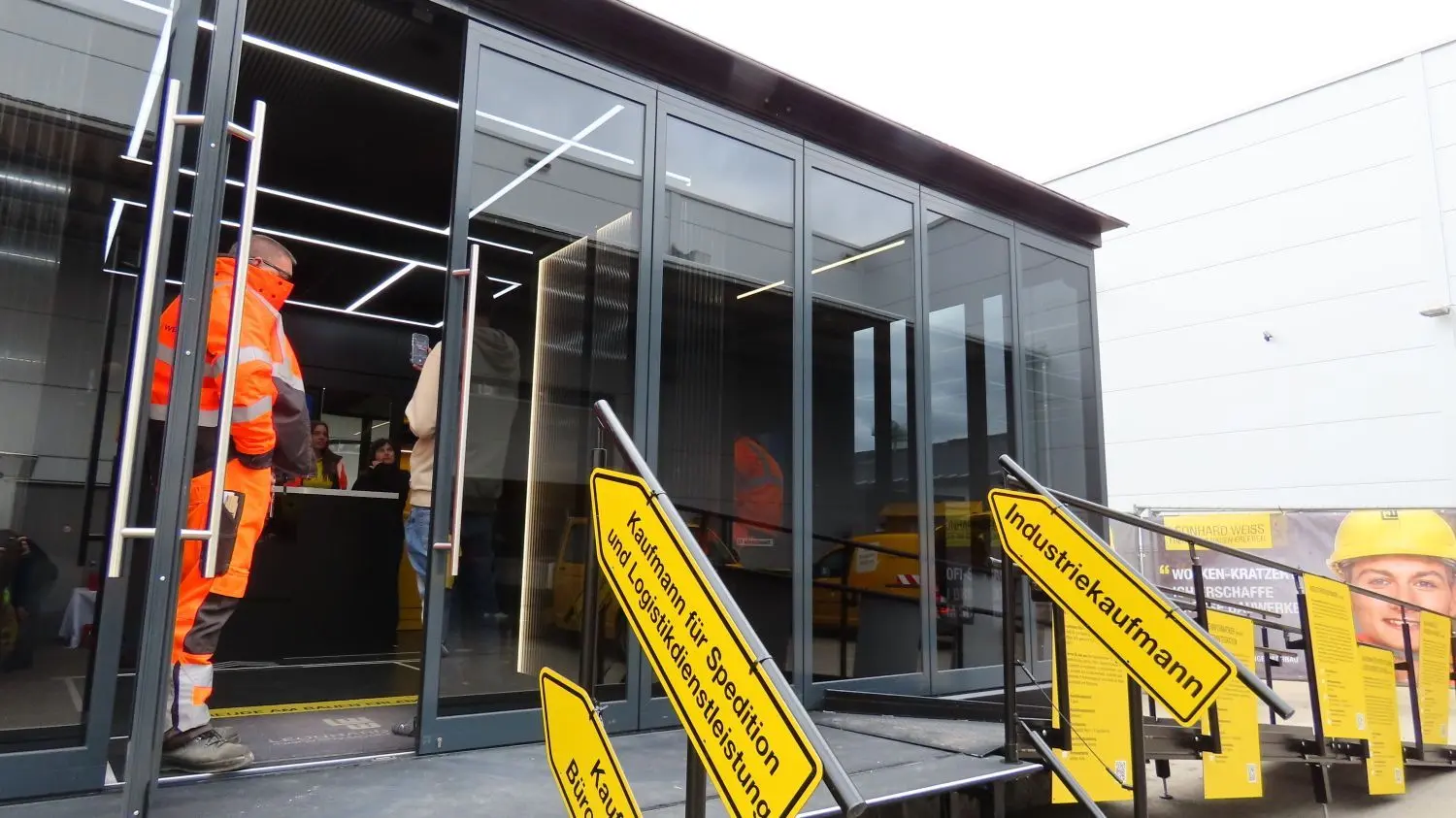 Azubi-Messe bei Leonhard Weiss im Ausbildungszentrum Satteldorf