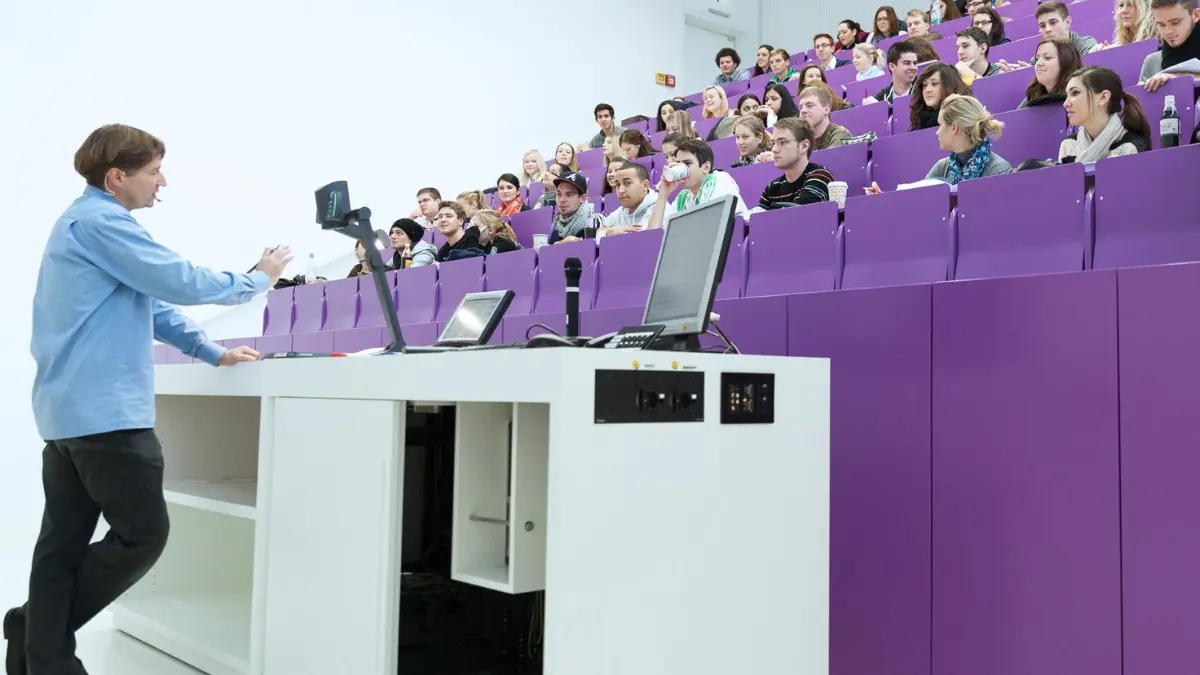 Die Hochschule Neu-Ulm hat Geld für eine Erweiterung bekommen – es findet sich aber keine Baufirma.
Hochschule für angewandte Wissenschaften Neu-Ulm | University of Applied Sciences
Foto: HNU