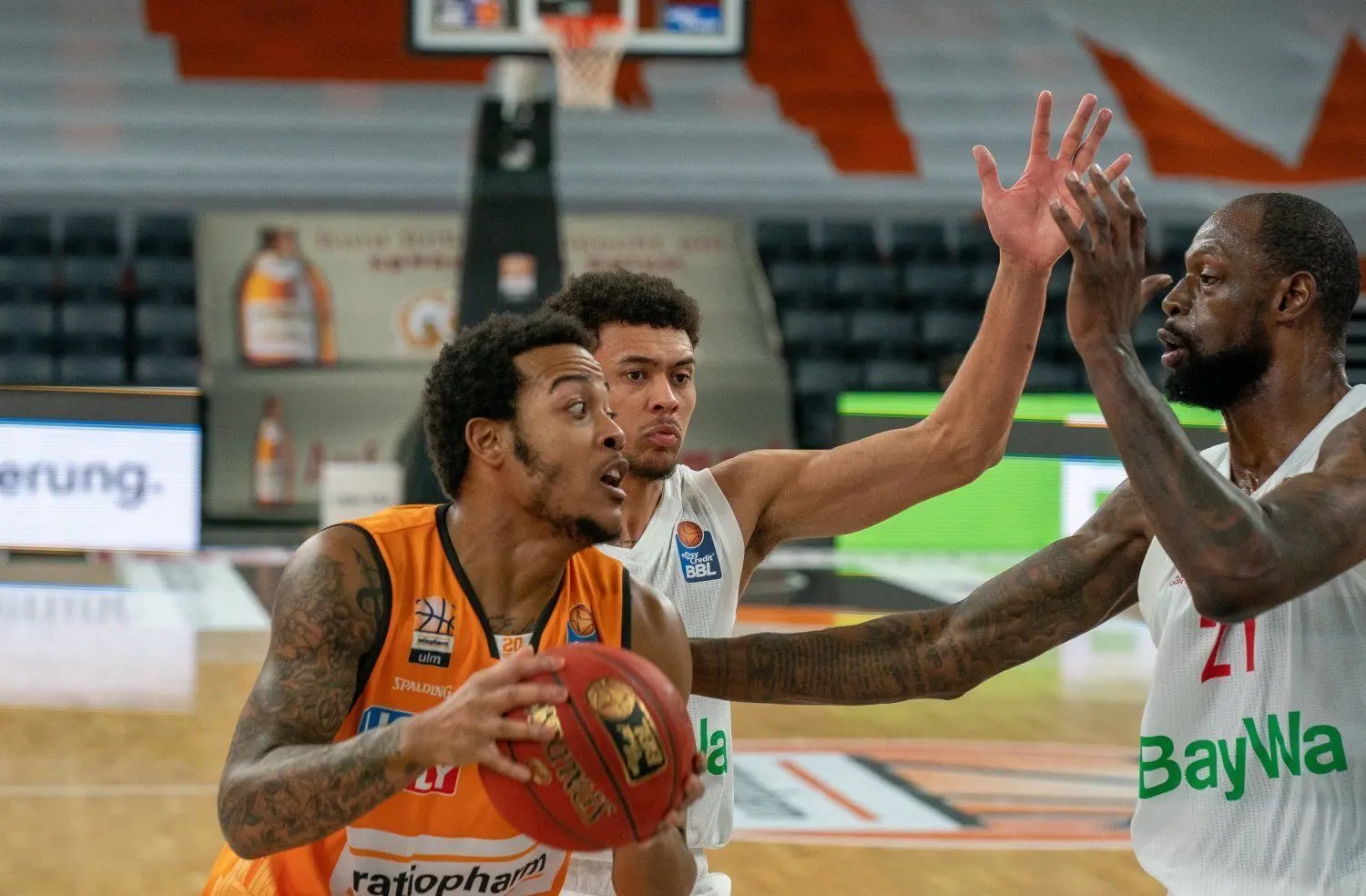 Troy Caupain (links) würde gerne eine weitere Saison für Ratiopharm Ulm spielen. ⇥