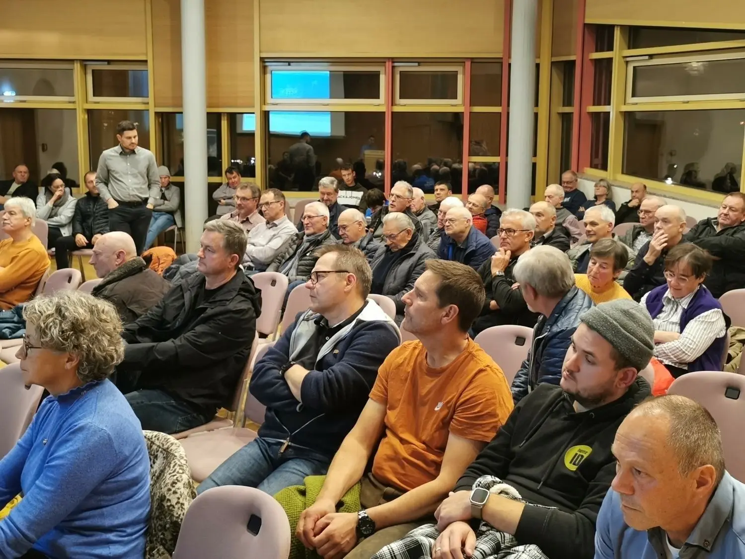Das Thema Heizung betrifft jeden und interessierte rund 60 Zuhörer. ⇥