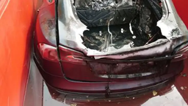 E-Auto brennt: Was tun?