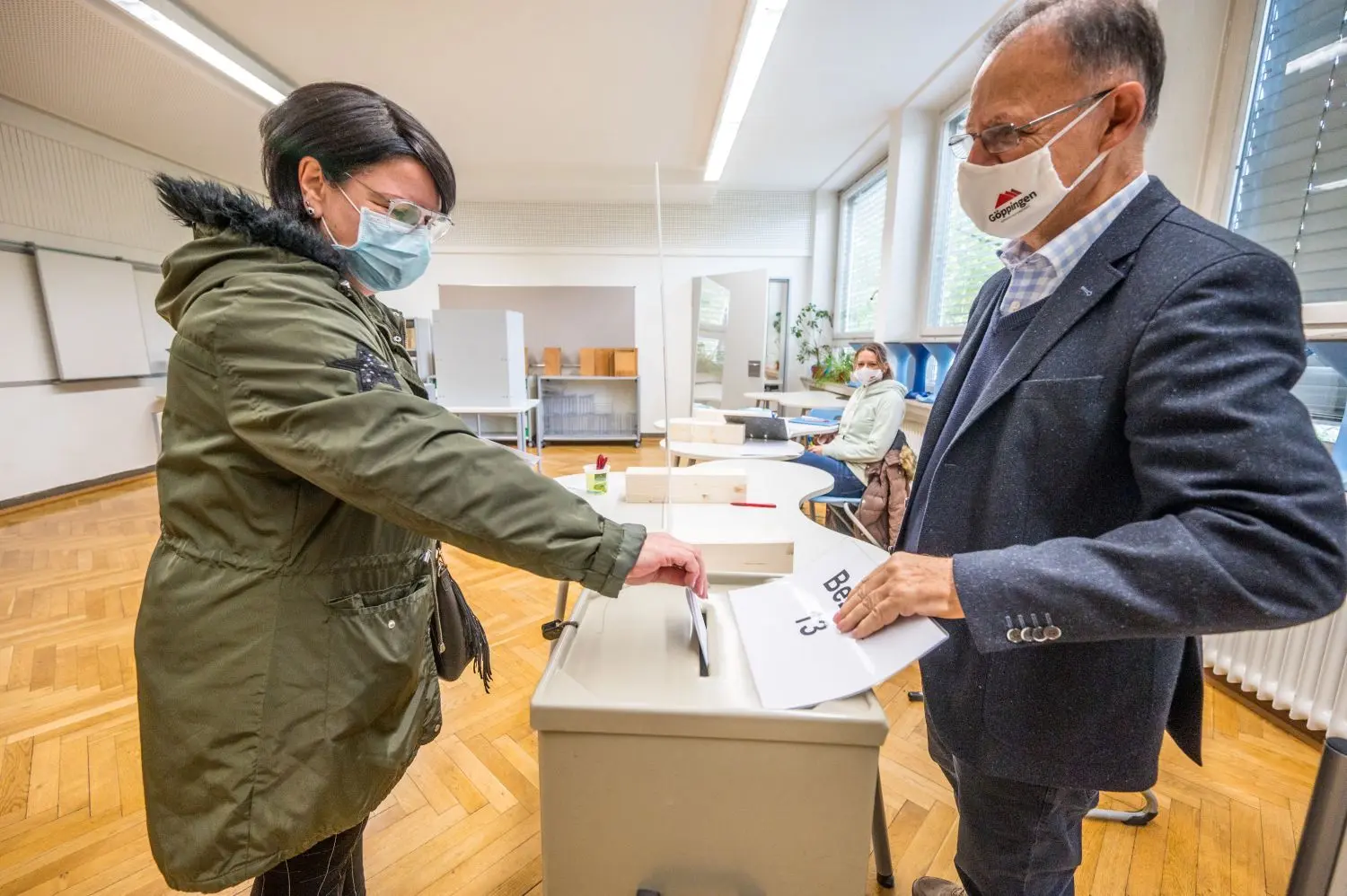 Stimmabgabe in der Albert-Schweitzer-Schule: Mehr als 370 Wahlhelfer waren gestern in Göppingen im Einsatz.