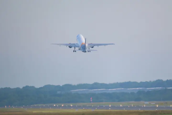 Bundesregierung: Keine Reisewarnung mehr für mehr als 80 Corona-Risikoländer