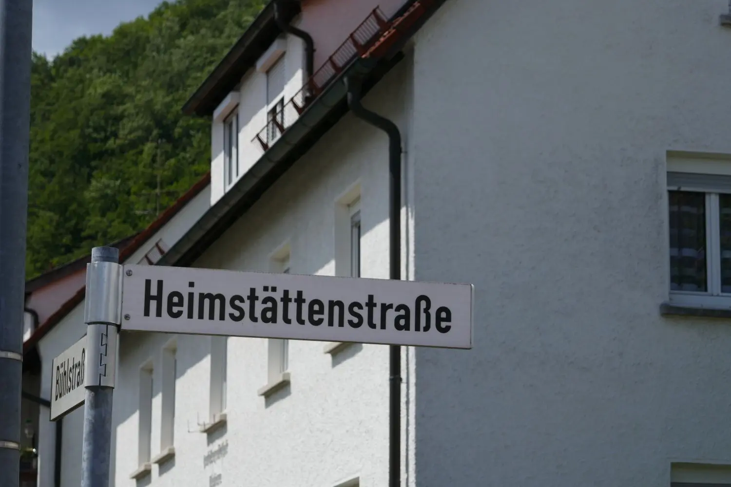 Die Heimstätte ist in Blaubeuren größter Wohnraum-Anbieter. In Gerhausen ist eine Straße nach ihr benannt.⇥
