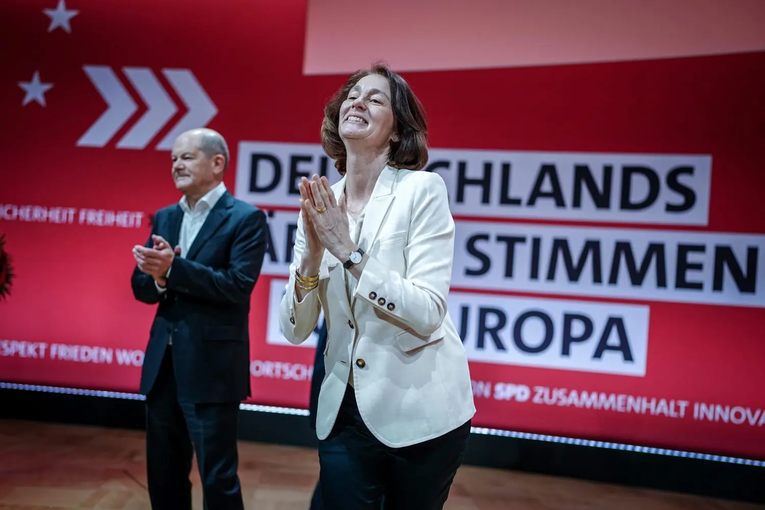 Die SPD setzt bei der Europawahl auf Katarina Barley und auf den Kanzler: Barley wurde bei der Europadelegiertenkonferenz der SPD wieder zur Spitzenkandidatin gewählt. Die Europawahl ist am 9. Juni. Die Sozialdemokraten hoffen auf ein besseres Ergebnis als 2019.