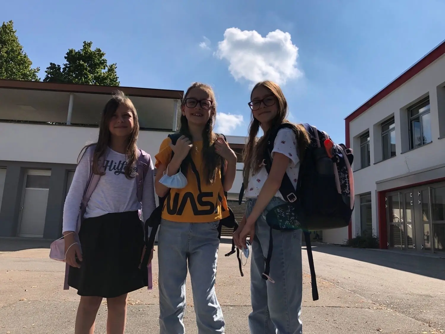 Marisol, Sude und Sena (von links) besuchen die 5d am Johann-Vanotti-Gymnasium und hoffen, dass der Unterricht diesmal noch lange in der Schule stattfindet.
