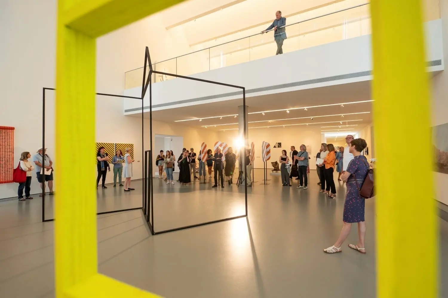 Die Sichtbarkeit des Unsichtbaren – eine Installation von Franziska Agrawal und Blicke auf die Triennale Ulmer Kunst.