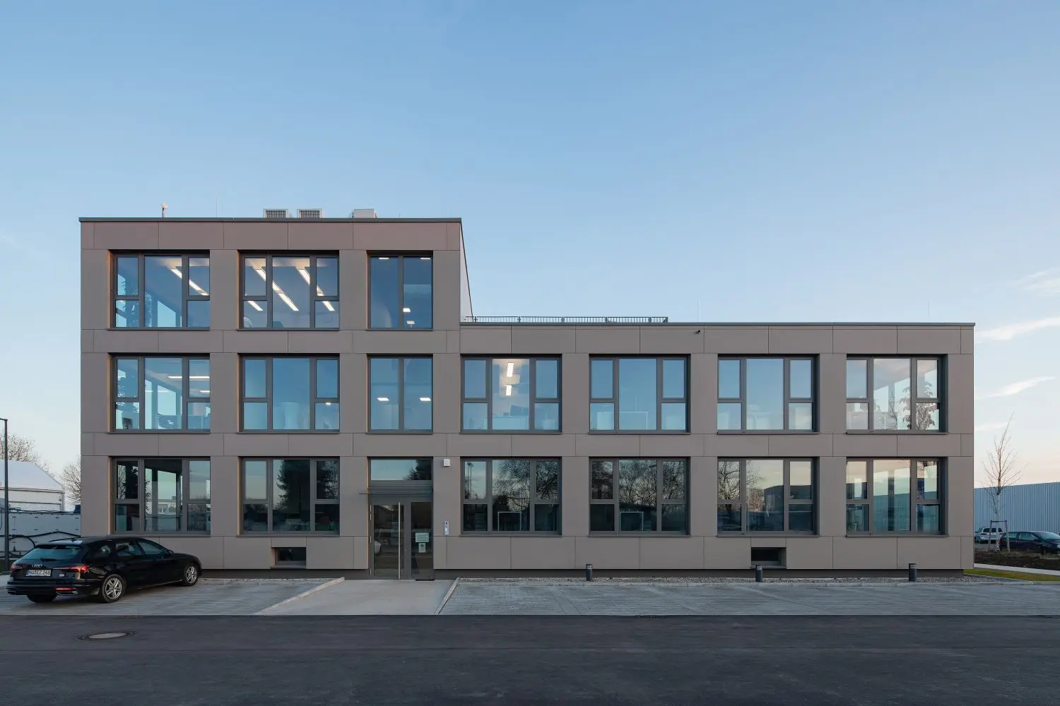 Moderne Arbeitsplätze in Neu-Ulm: Das Bauunternehmern Züblin hat den Standort im Gewerbegebiet Pfaffenweg umgebaut.