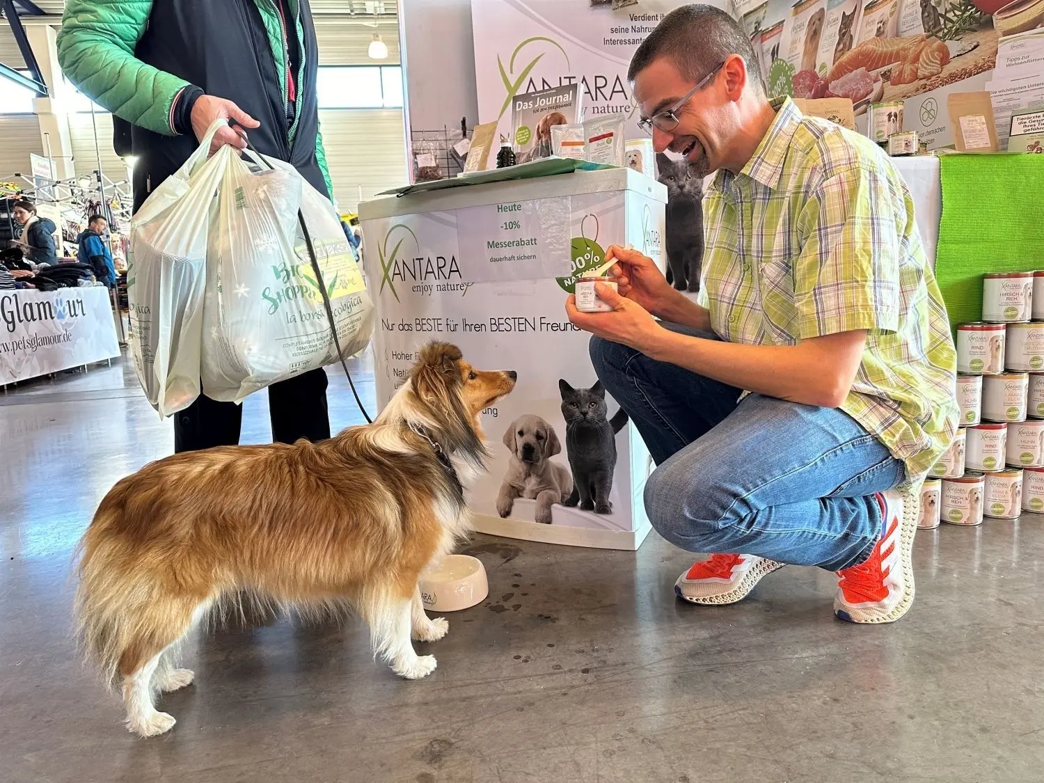 Eine kunterbunte Mischung durften die zahlreichen Besucher am Wochenende in Balingen erleben: Hunde von klein bis groß, Halsbänder von quietschgelb bis wild gemustert und ein vielfältiges Programm von informativ bis unterhaltsam.